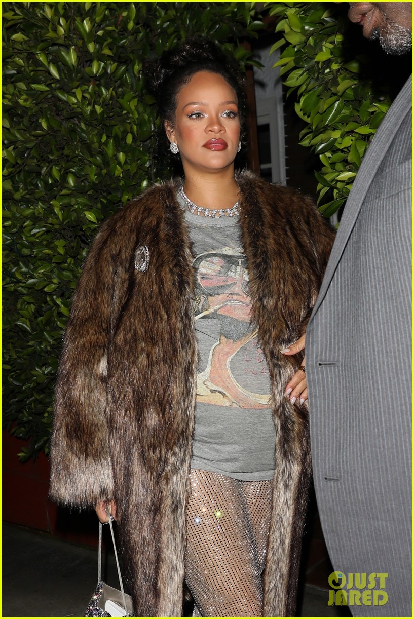 What Rihanna Wore: Santa Monica Dinner Outfit What Rihanna Wore: Santa Monica Dinner Outfit