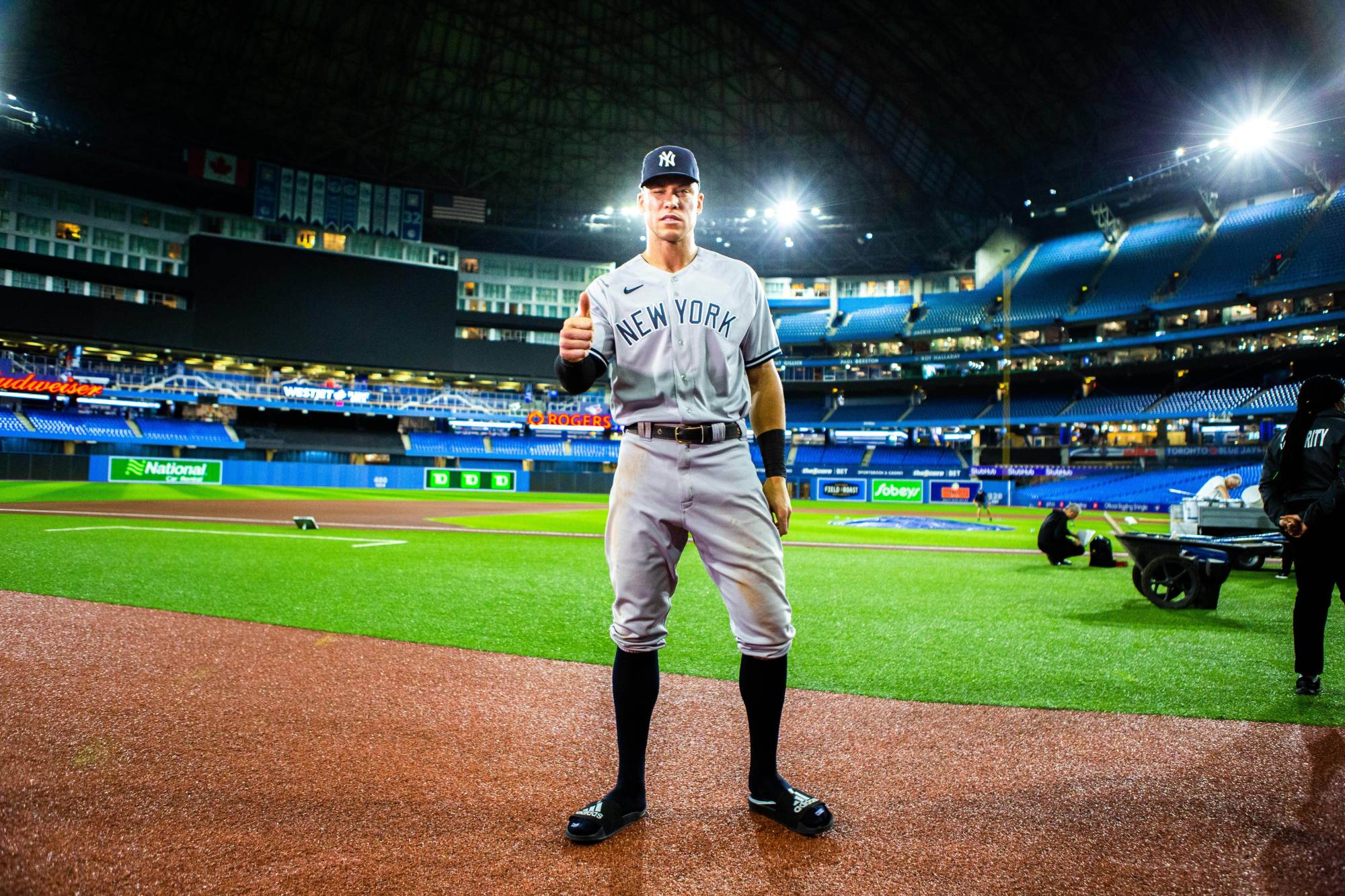 Yankees' Aaron Judge: A Historic Start Mirroring MLB Legends Yankees' Aaron Judge: A Historic Start Mirroring MLB Legends
